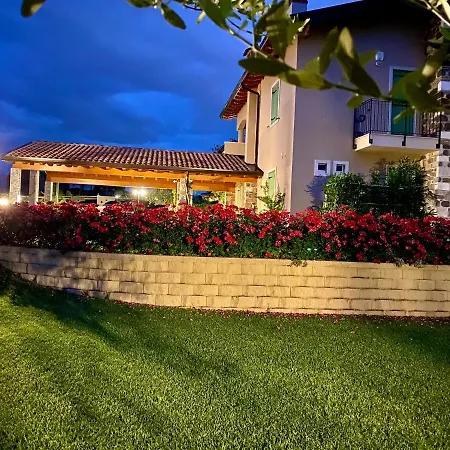 Poggio Гостевой дом Бардолино